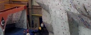  Su enorme muro de escalada en interiores 